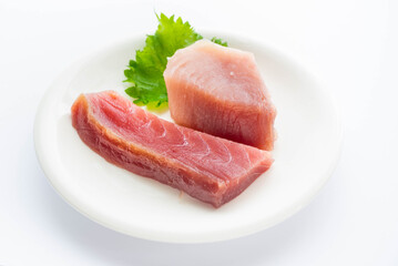 生のマグロのブロック　キハダマグロとビンチョウマグロ