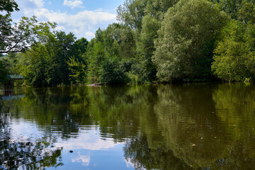 Fototapeta na wymiar a calm river that flows through the Park