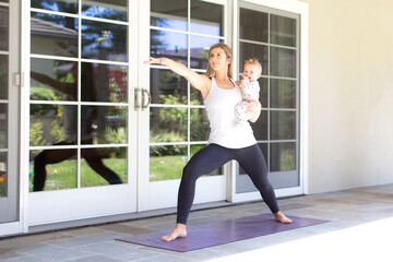 Obraz premium mother's fitness with baby at home