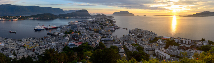 Fototapeta premium Summer night sunset in Ålesund Town, Norway