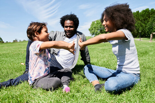 Afro family hand-clapping.
