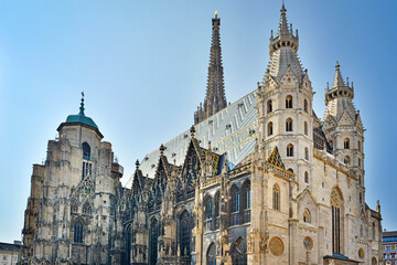 Fototapeta na wymiar Panoramic View of famous St. Stephen's Cathedral at Stephansplatz inVienna, Austria