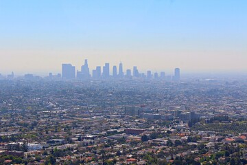 Fototapeta premium skyline view of los angeles from griffith observatory