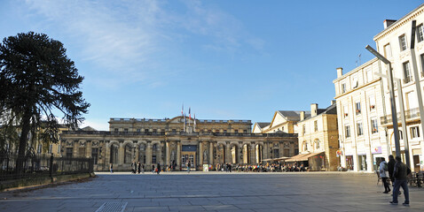 Fototapeta na wymiar Palais Rohan, l'Hôtel de Ville sur la Place de Pey Berland à Bordeaux, Gironde France