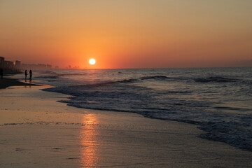 Obraz premium Sunrise on the beach