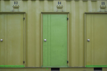 Obraz na płótnie Canvas 3つの緑色のドア