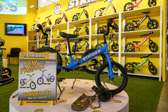 รูปภาพStrider – เลือกดูภาพถ่ายสต็อก เวกเตอร์ และวิดีโอ1,188 | Adobe Stock