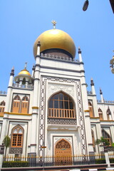 Fototapeta na wymiar Masjid Sultan, Singapore Mosque, in Arab Street, in historic Kampong Glam with golden dome and huge prayer hall,the focal point for Singapore’s Muslim community, landmark and popular 