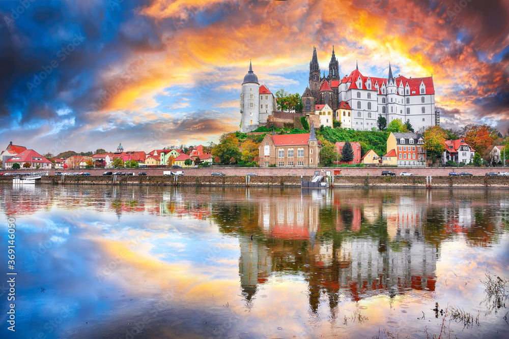 Wall mural awesome view on albrechtsburg castle and cathedral on the river elbe with dramatic sunset