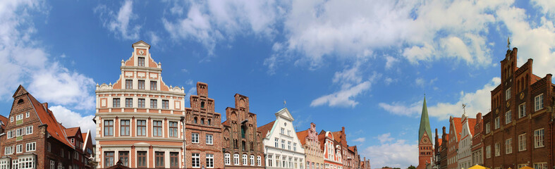 Fototapeta na wymiar Mittelalterliche Häuser in Lüneburg