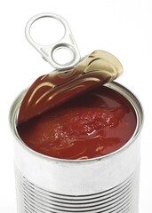 TIN OR CAN OF TOMATO AGAINST WHITE BACKGROUND