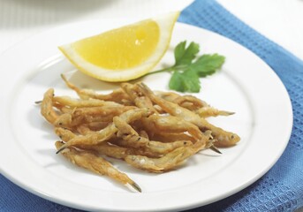 FRIED WHITEBAIT osmerus eperlanus WITH LEMON