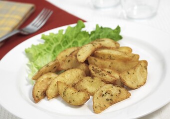 COUNTRY POTATOES IN A PLATE