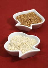 GOLD COLOURED SESAM AND NATURAL SESAM SEEDS