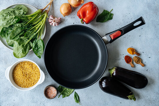 Arrangement of dry rice with vegetables