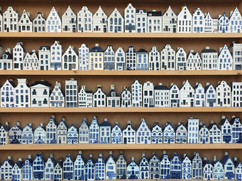 delft earthenware souvenir houses