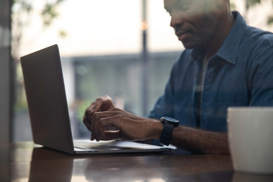 Man working on laptop in a coffee shop