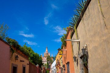 Obraz premium Mexico, Colorful buildings and streets of San Miguel de Allende in historic city center