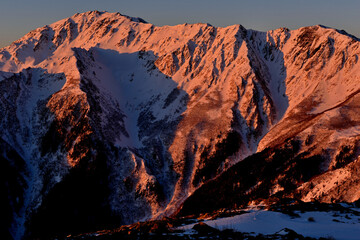 冬の北岳登山「モルゲンロートに染まる間ノ岳」