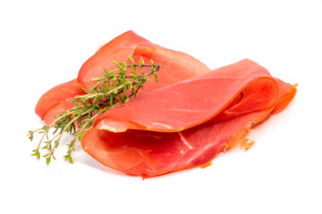 Roher, geräucherter Schinken vom Schwein in hauchdünnen Scheiben