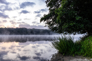 Sonnenaufgang am Rubbenbruchsee Osnabr&uuml;ck in Langzeitbelichtung Nebel
