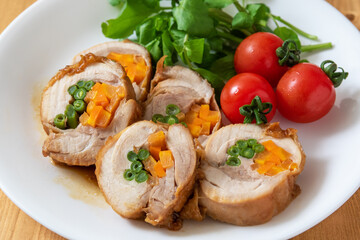 チキンロールと野菜の盛り合わせ