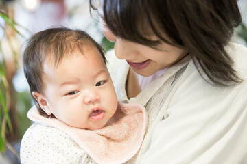 乳児と母親