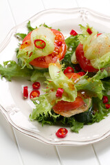 Low-calorie turkey and onion burger with lettuce, tomatoes and cucumbers