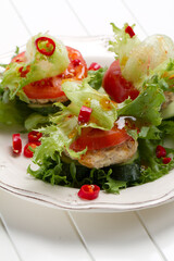 Low-calorie turkey and onion burger with lettuce, tomatoes and cucumbers
