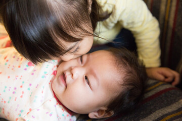 幼児と赤ちゃん