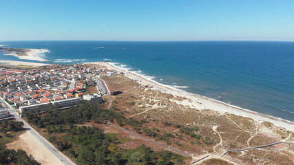 Fototapeta premium The marginal riverside, along the mouth of the Cavado River in Esposende, Portugal. The two sides of Restinga de Ofir. One facing the ocean, the other the estuary of Cávado River.