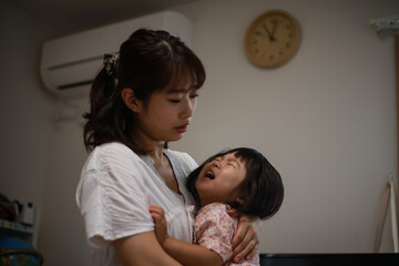 	夜泣きする女の子