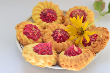 cookies with strawberry jam