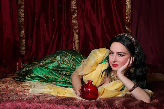 a girl in a Turkish Ottoman historical costume in the style of the magnificent century
Muhteşem Y&uuml;zyıl
