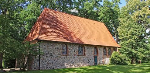 Bispingen: Feldsteinkirche Ole Kerk (1353, Niedersachsen)