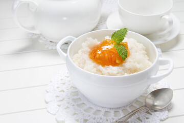 Rice porridge with orange marmalade and lemon balm leaves