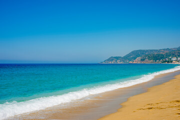 Fototapeta na wymiar panorama of cleopatra beach in Alanya with blue sea and clean sand 