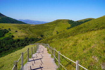 Fototapeta na wymiar wooden walking path in puy de dome french mountains volcano