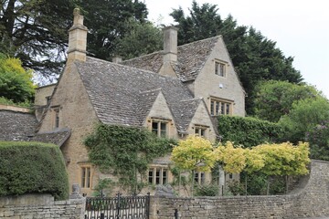 Fototapeta na wymiar An attractive Cotswold house in Gloucestershire, England. 