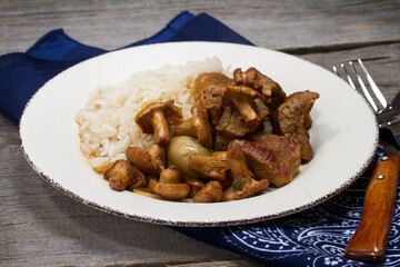 Braised beef with wild chanterelle mushrooms, olives and rice