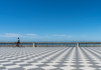 La panoramica Terrazza Mascagni (Mascagni Terrace) a Livorno, Toscana, Italia, con il...