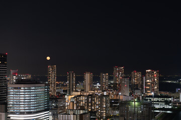 月と夜景