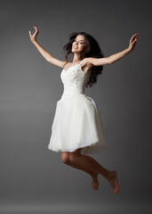 Naklejka premium Beautiful bride on gray background. Portrait of a Bride in beautiful wedding dress.