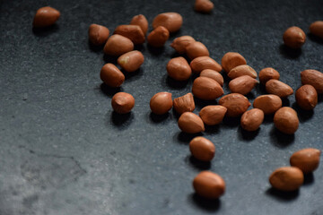Picture of raw groundnuts or peanuts