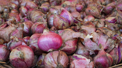 bunch of purple onions