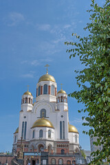 Fototapeta na wymiar Orthodox Church in the center of Yekaterinburg