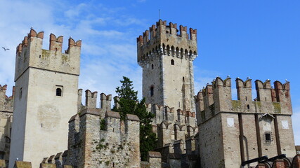 Blick auf die Scaligerburg in Sirmione am Gardasee