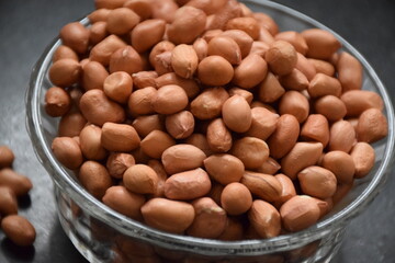 Picture of raw groundnuts or peanuts