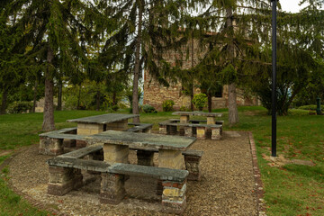 Obraz premium Stone table under the trees