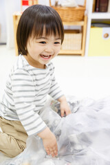 Fototapeta premium 遊ぶ幼児